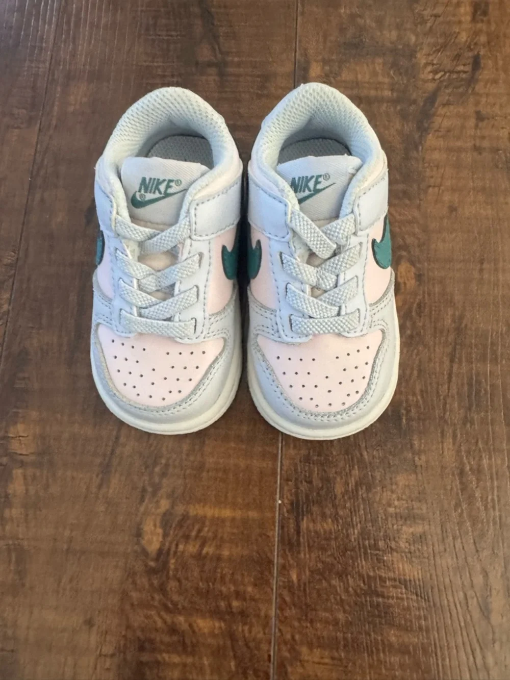 Nike Kids Low-Top Sneaker in White and Teal Green
